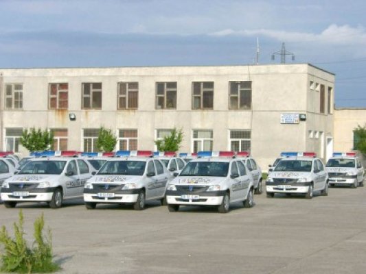 Prinşi furând dintr-o societate comercială